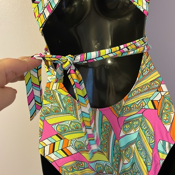 Trina Turk Tuvalu One Piece Swimsuit in Flamingo size 4 - Picture 14 of 15